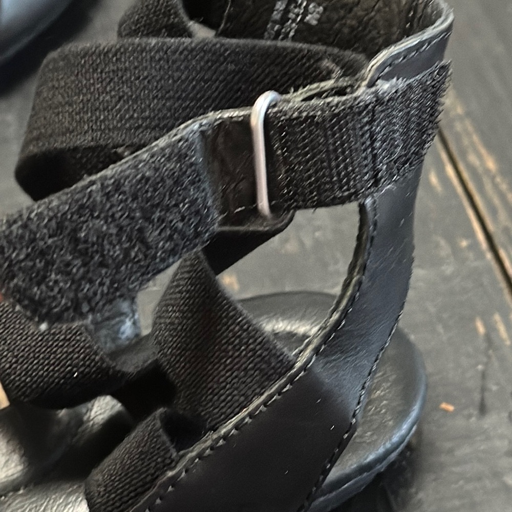 Born Women's Black Strappy Flats - Picture 12 of 13